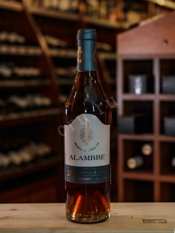 В магазине Крю Профи Alambre Moscatel de Setubal 20 years in gift box 2000 0.5 л