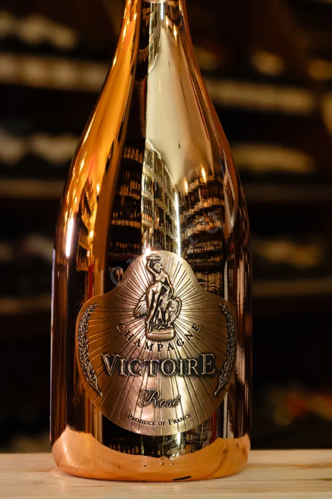 В магазине Крю Профи Victoire Rose in gift box 2017 0.75 л