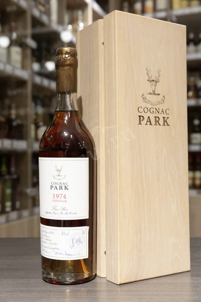 В магазине Крю Профи Park  Fins Bois Vintage in wooden box 1974 0.7 л