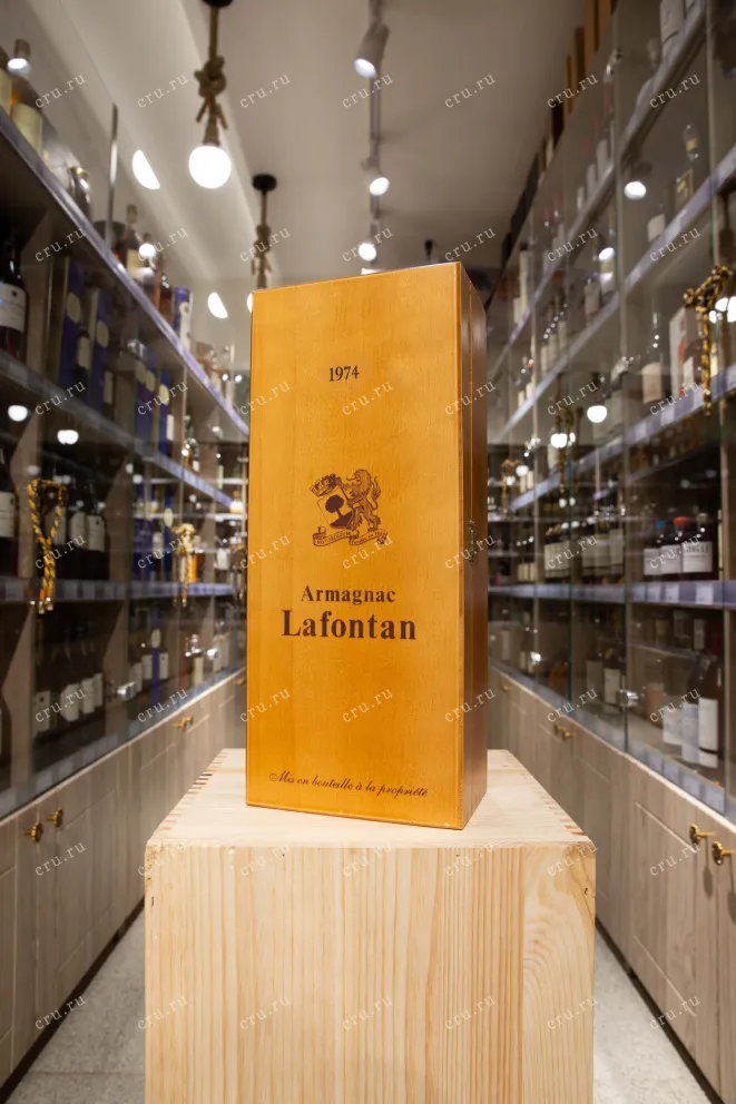 В магазине Крю Профи Lafontan Millesime 1974 0.7 л