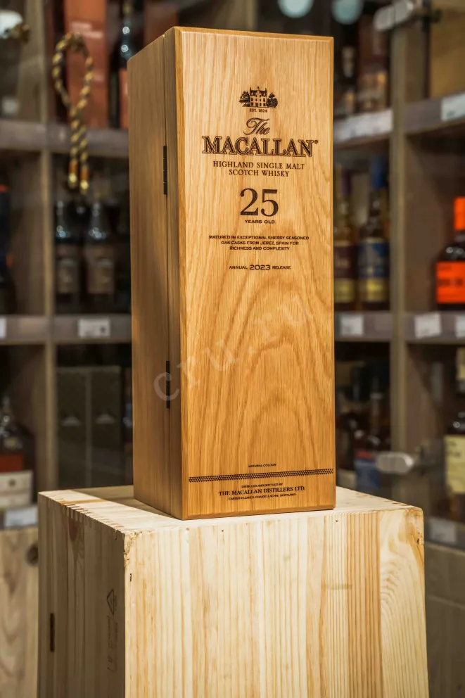 В магазине Крю Профи Macallan Sherry Oak 25 years gift box 0.7 л