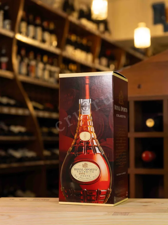 В магазине Крю Профи Royal Oporto Coheita with gift box 2004 0.75 л