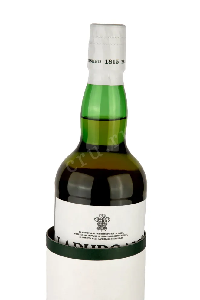 В тубе Laphroaig 10 years 0.7 л