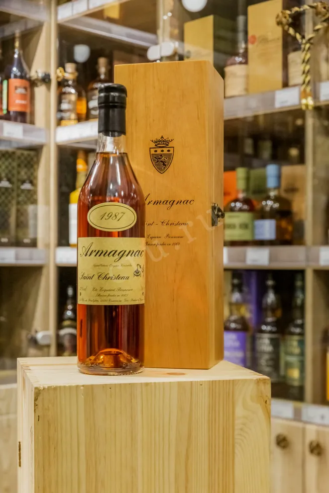 В магазине Крю Профи Saint-Christeau 1987 0.7 л