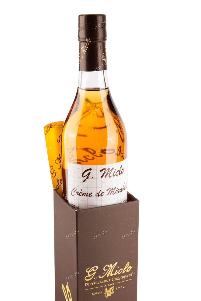 Бутылка в коробке  ликера Ж. Микло Крем де Мирабель 0.7 л