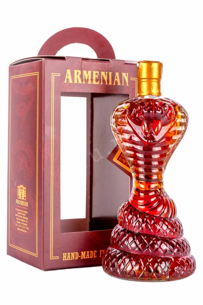 Коньяк Армянский 7 лет (змея) в подарочной упаковке  0.5 л
