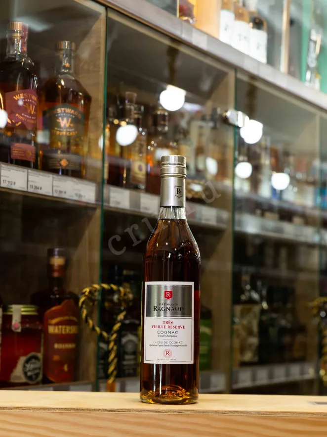 В магазине Крю Профи Raymond Ragnaud Tres Vielle Reserve Grand Champagne 1er Cru De Cognac in gift box 0.5 л