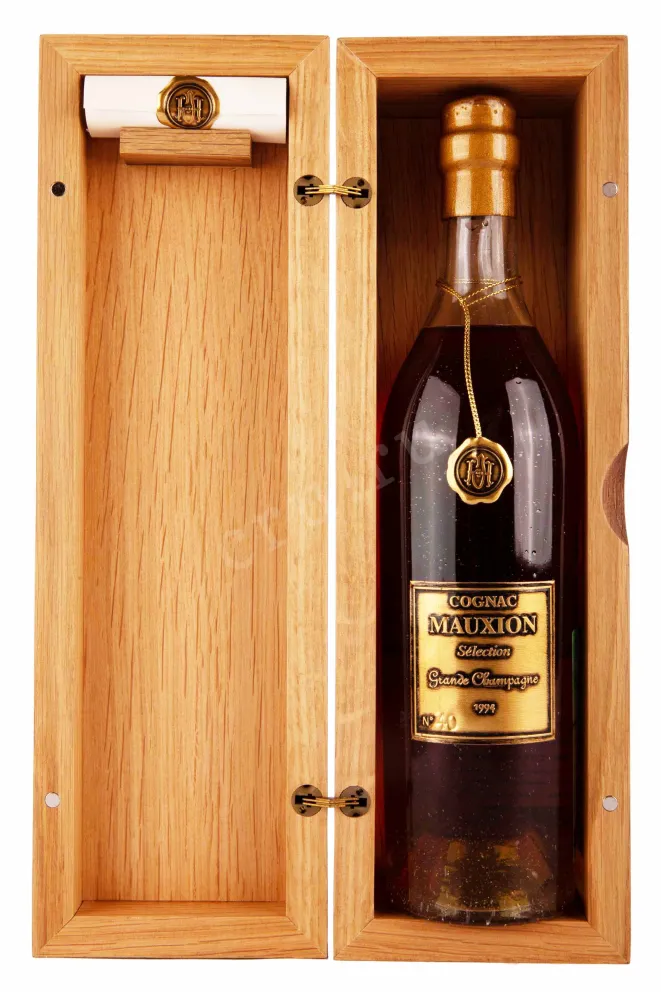 В подарочной коробке Mauxion Selection Grand Champagne 1994 0.7 л