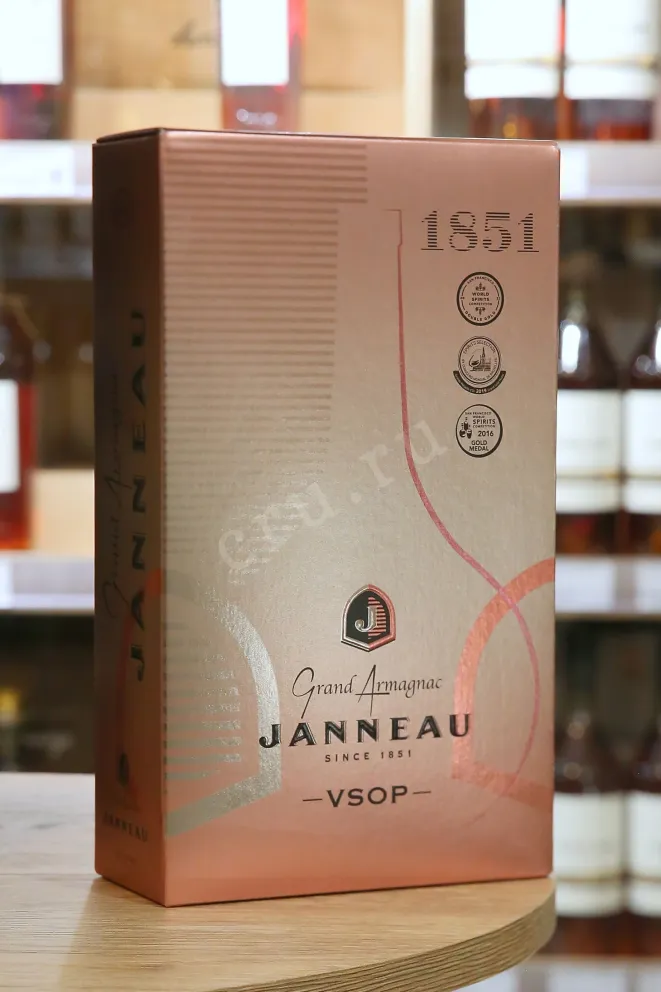 В магазине Крю Профи Janneau VSOP 0.7 л