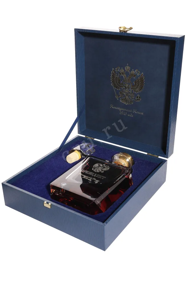В подарочной коробке President OS in giftset with stopper 1970 0.75 л