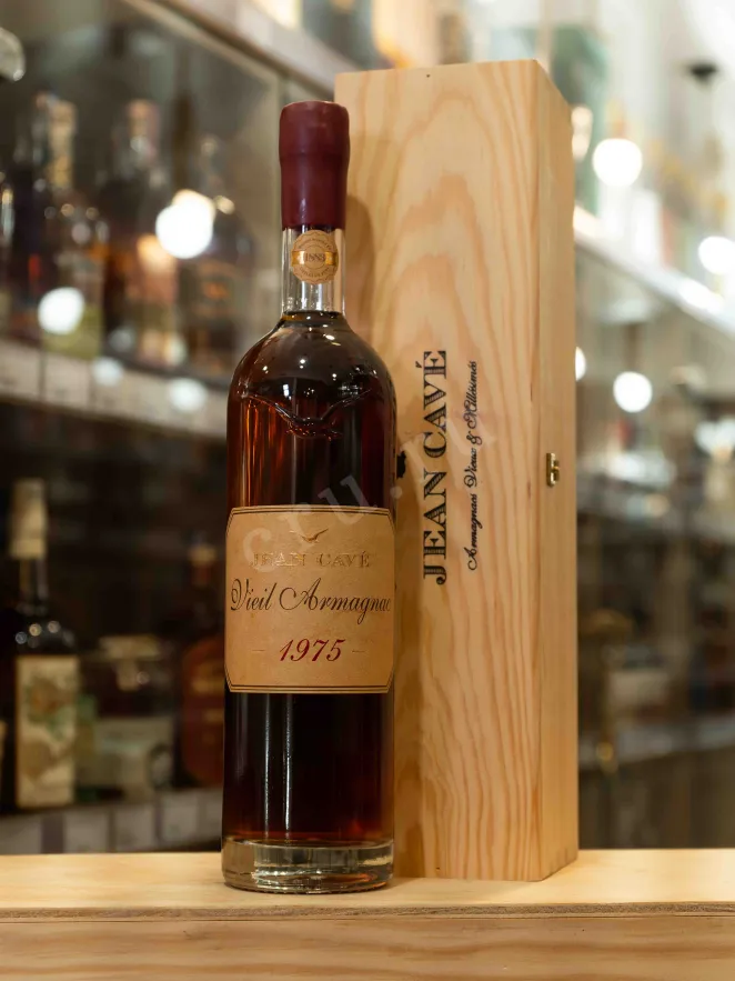 В магазине Крю Профи Jean Cave Vieil Armagnac AOC wooden box 1975 0.7 л