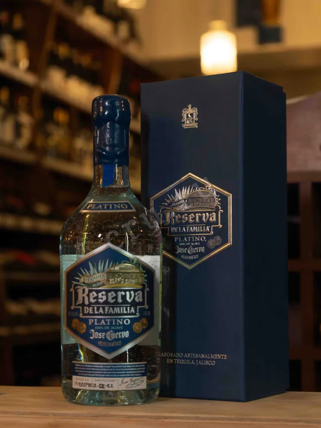 В магазине Крю Профи Jose Cuervo Reserva De La Familia 0.75 л