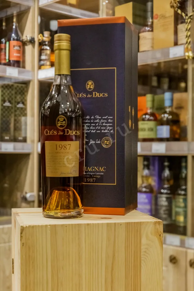 В магазине Крю Профи Cles des Ducs 1987 0.7 л
