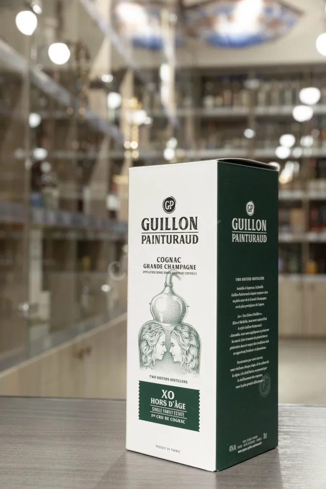 В магазине Крю Профи Guillon Painturaud XO Hors dAge 1er Cru de Cognac in gift box 0.7 л