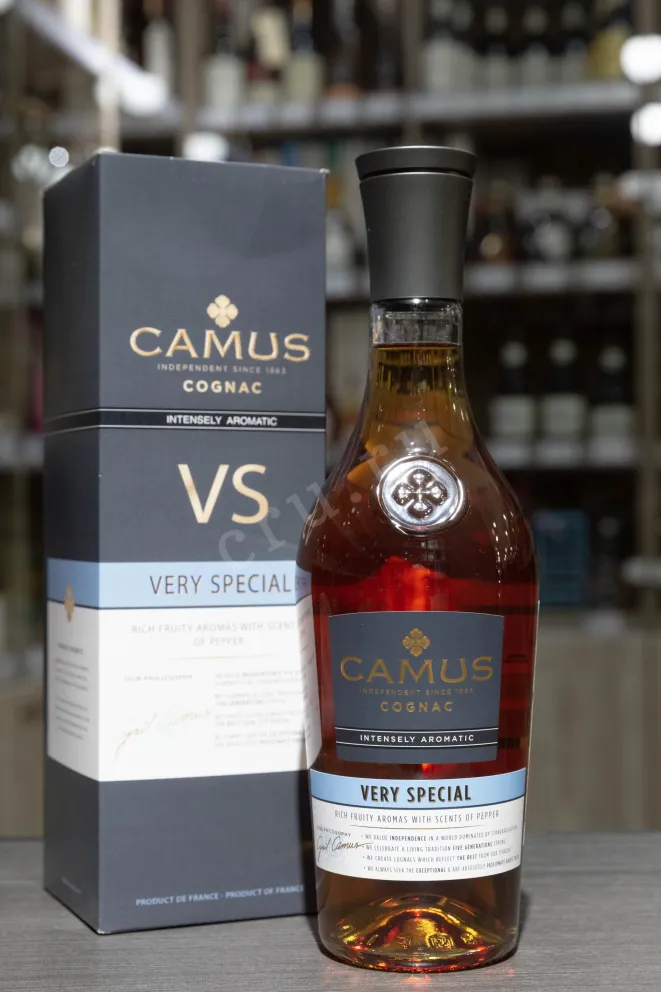 В магазине Крю Профи Camus VS Intensely Aromatic in gift box 0.7 л