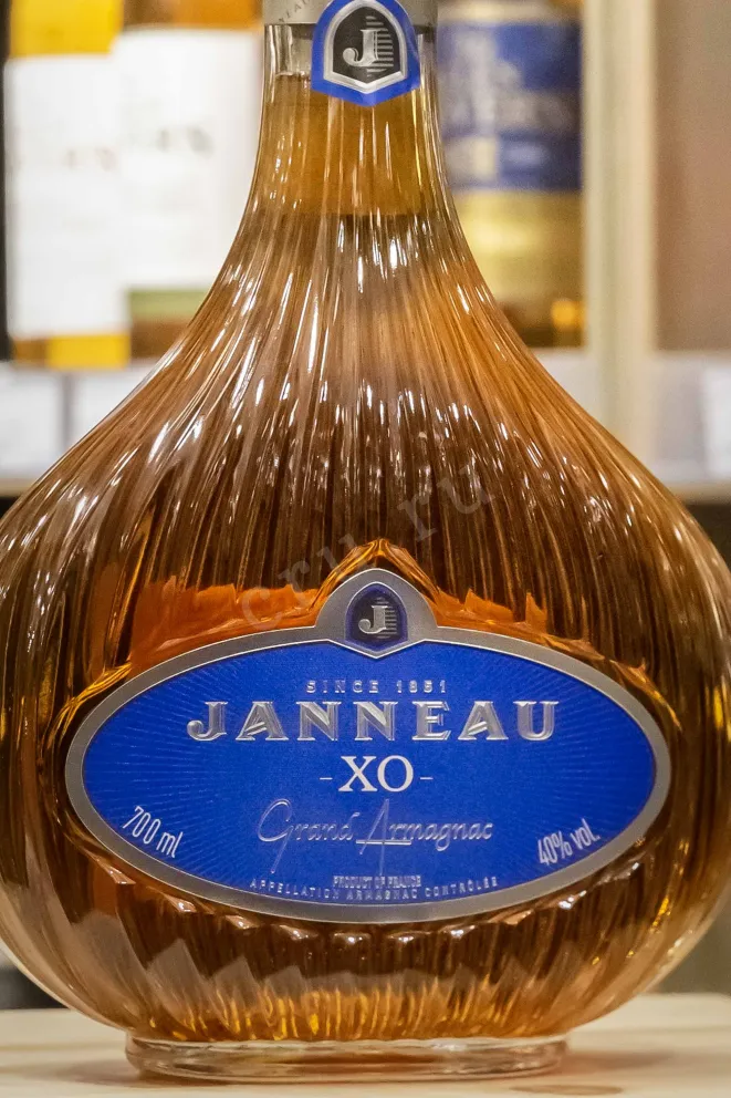 В магазине Крю Профи Janneau XO 0.7 л