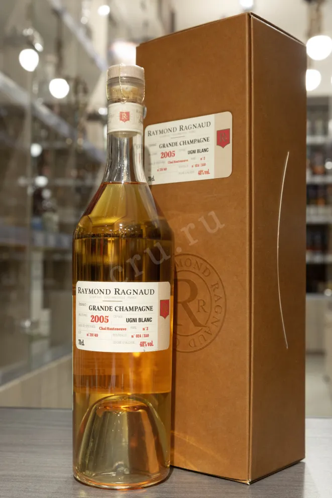 В магазине Крю Профи Raymond Ragnaud Millesime Grande Champagne in gift box 2005 0.7 л