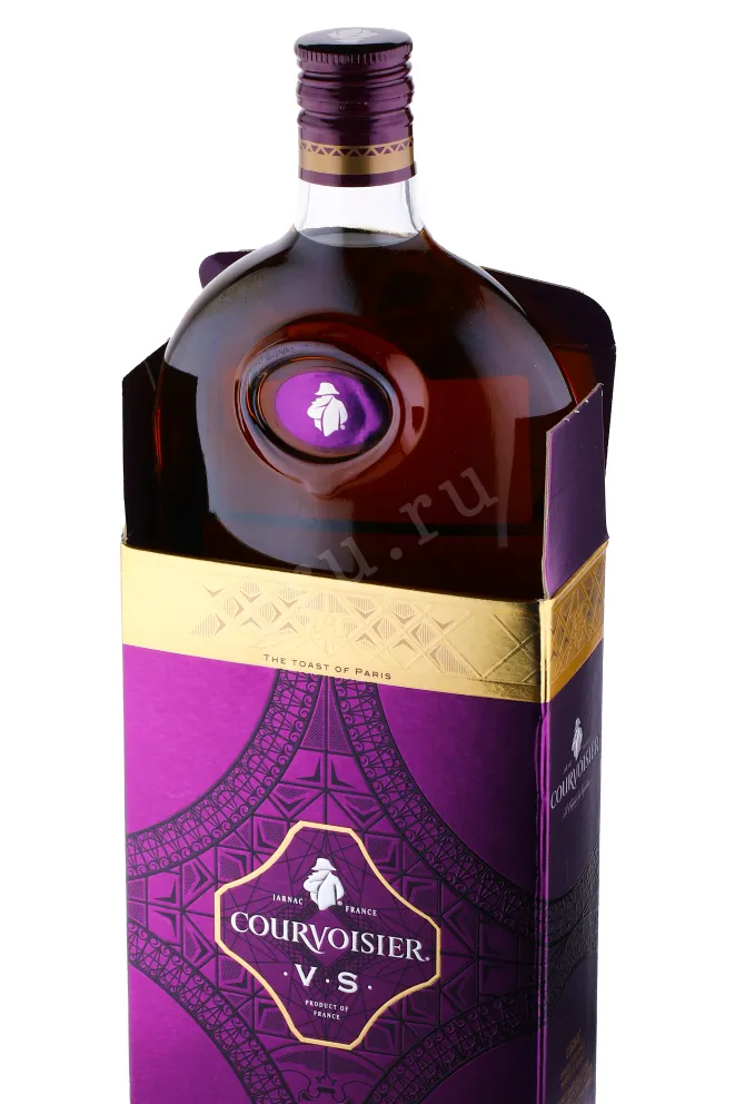 В подарочной коробке Courvoisier VS 0.5 л