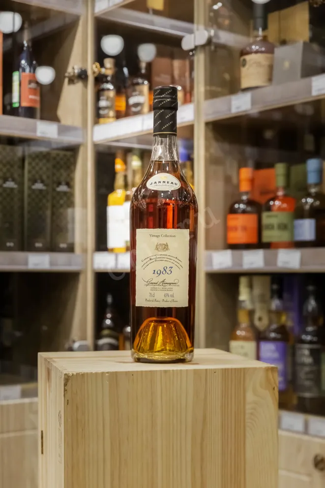 В магазине Крю Профи Janneau 1983 0.7 л