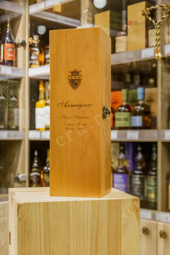 В магазине Крю Профи Saint-Christeau 1987 0.7 л