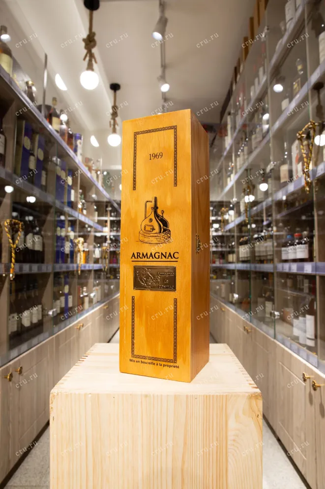 В магазине Крю Профи Bas-Armagnac De Pontiac wooden box 1969 0.7 л