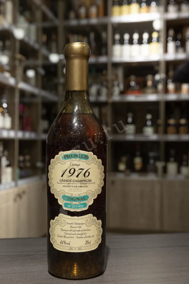 В магазине Крю Профи Prunier Grande Champagne 1976 Vintage wooden box 1976 0.7 л