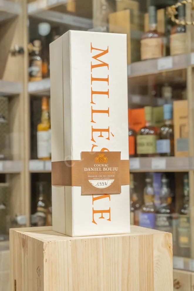 В магазине Крю Профи Daneil Bouju Grande Champagne Premier Cru De Cognac in gift box 1992 0.7 л