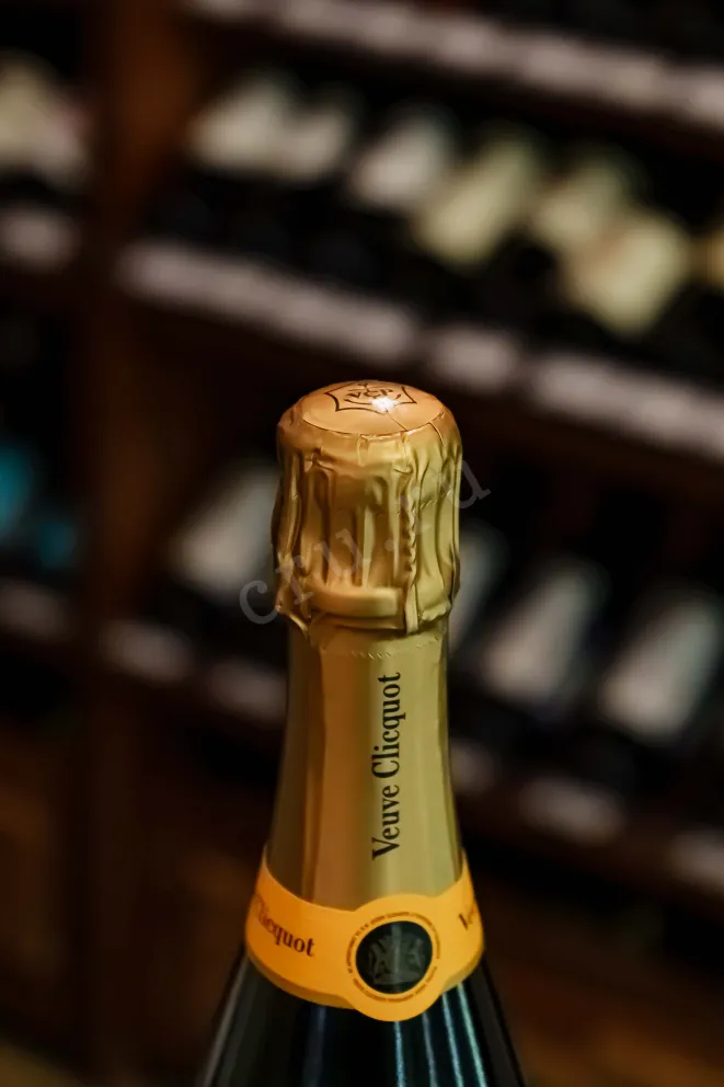 Пробка Veuve Clicquot Ponsardin in gift box 2020 1.5 л