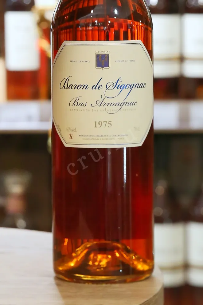 В магазине Крю Профи Baron de Sigognac wooden box 1975 0.7 л
