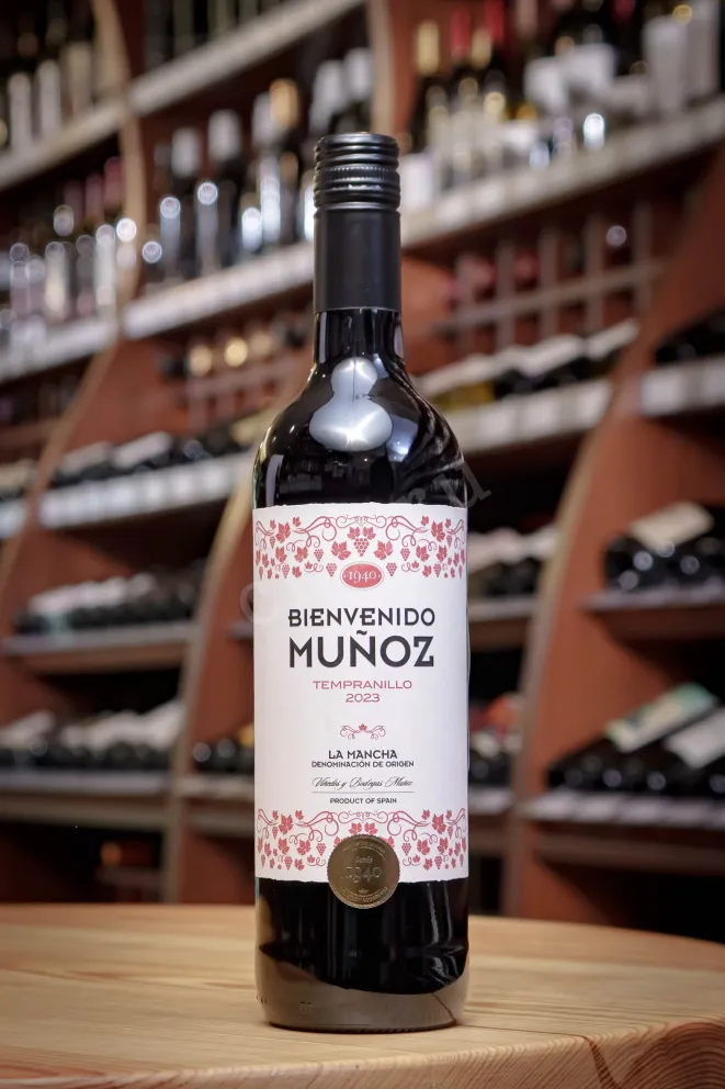 В магазине Крю Профи Bienvenido Munoz Tempranillo La Mancha DO 2024 0.75 л