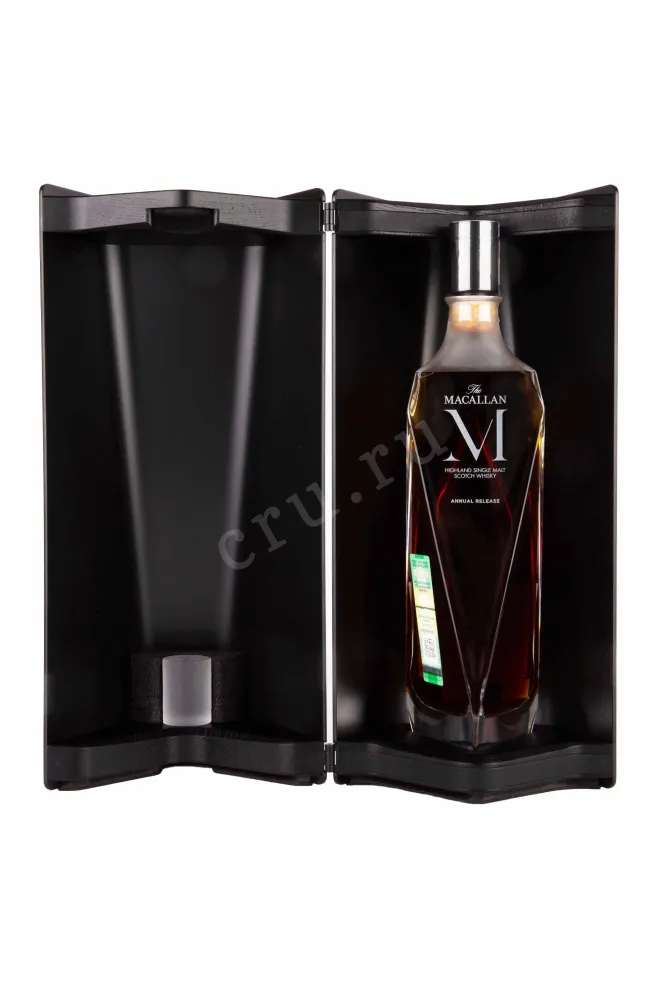 В подарочной коробке Macallan M Decanter in gift box 0.7 л