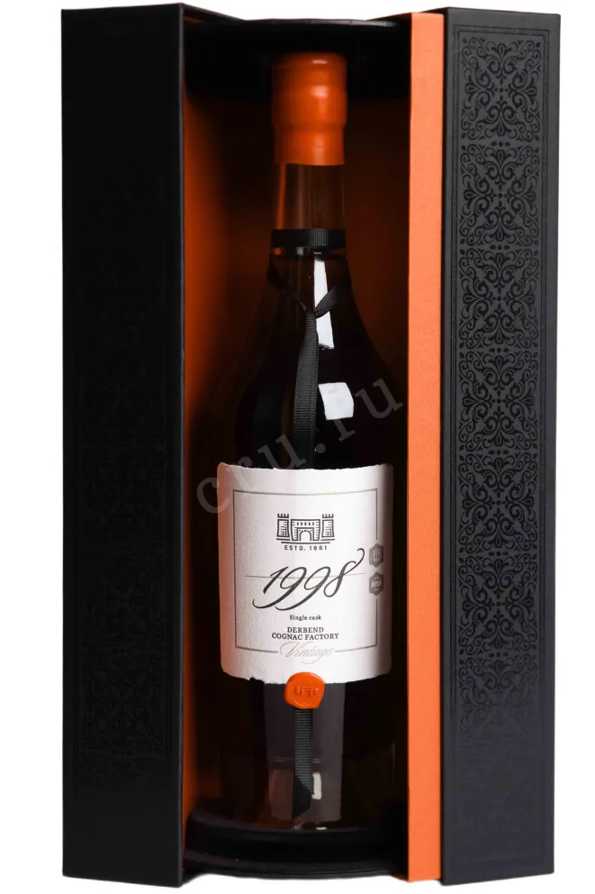 В подарочной коробке Derbend Vintage in gift box 1998 0.7 л