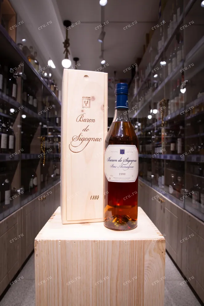 В магазине Крю Профи Baron de Sigognac wooden box 1999 0.7 л