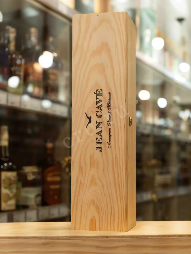В магазине Крю Профи Jean Cave Vieil Armagnac AOC wooden box 2000 0.7 л
