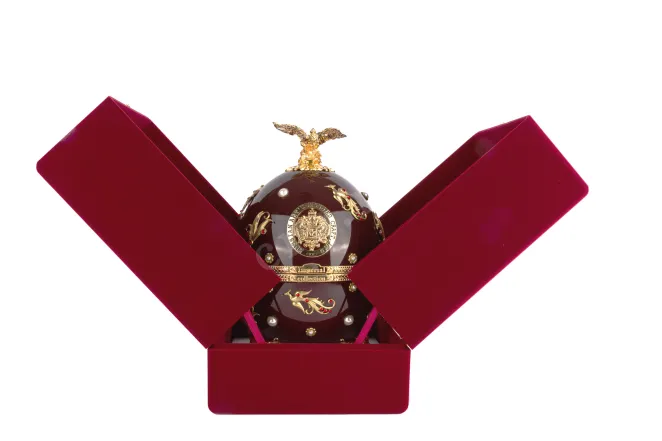 В подарочной коробке Imperial Collection Faberge Super Premium dark red 0.7 л
