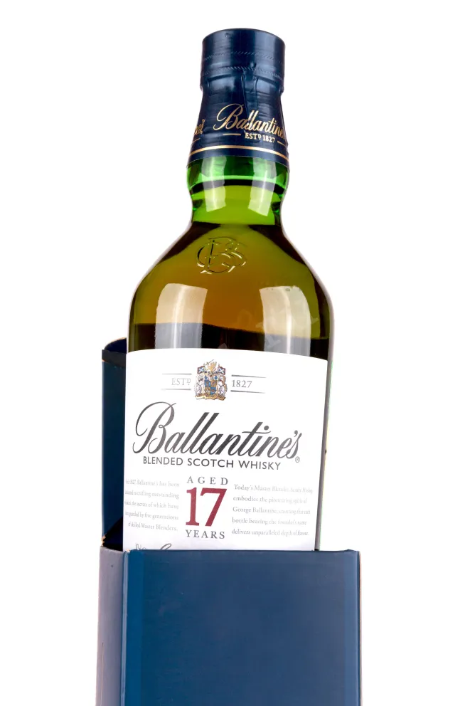 В подарочной коробке Ballantines 17 Years Old gift box 0.7 л