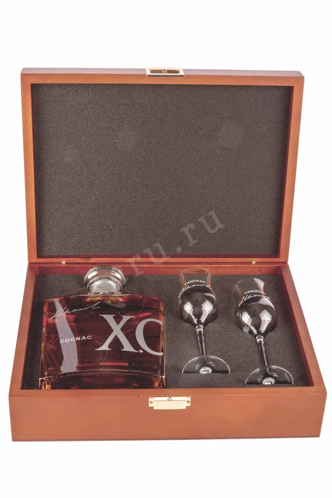 В деревянной коробке Lheraud XO in gift box + 2 glasses 0.7 л