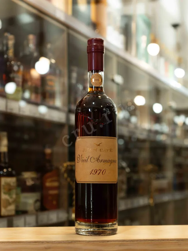 В магазине Крю Профи Jean Cave Vieil in gift box 1970 0.7 л
