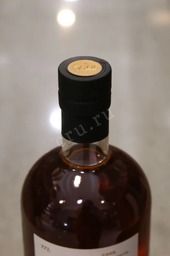 Пробка Omar Cask Strength Single Malt Lychee Liqueur Barrel Finish in gift box 0.7 л