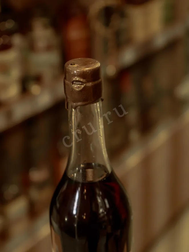 Пробка Laterrade Domaine de Pichet Bas-Armagnac in wooden box 1981 0.7 л