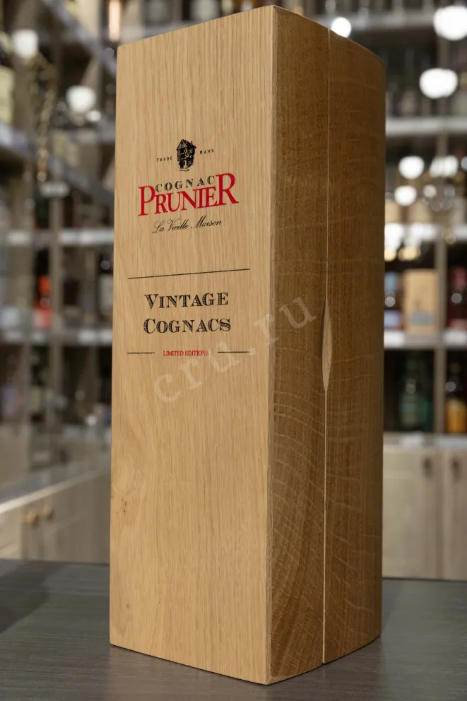 В магазине Крю Профи Prunier Vintage 1994 Borderies AOC in wooden box 1994 0.7 л