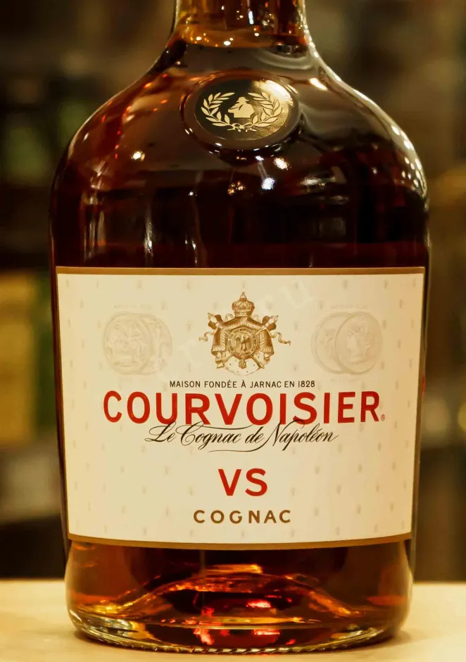 В магазине Крю Профи Courvoisier VS gift box 0.7 л