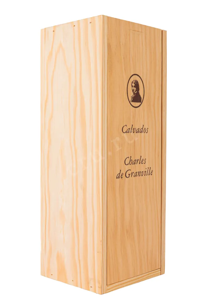 Подарочная коробка Charles de Granville 30 Ans wooden box 0.7 л