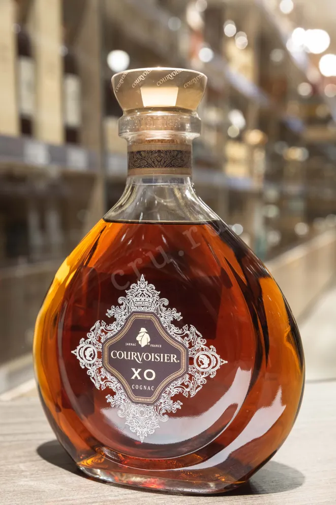 В магазине Крю Профи Courvoisier XO in gift box 0.7 л