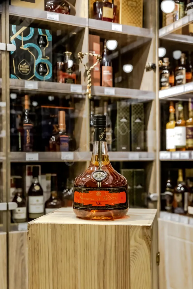 В магазине Крю Профи De Montal VS 0.7 л