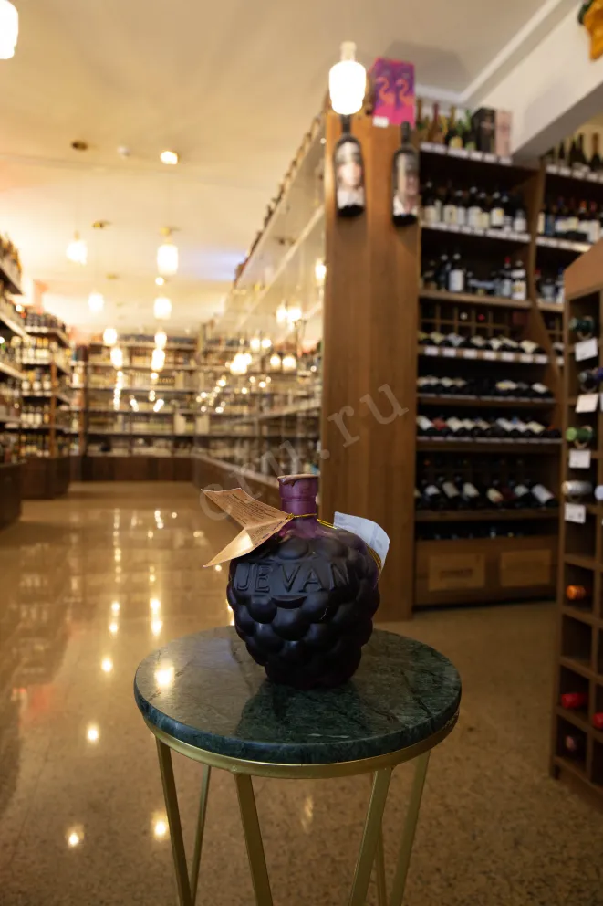 В магазине Крю Профи Ijevan Blackberry souvenir 0.75 л