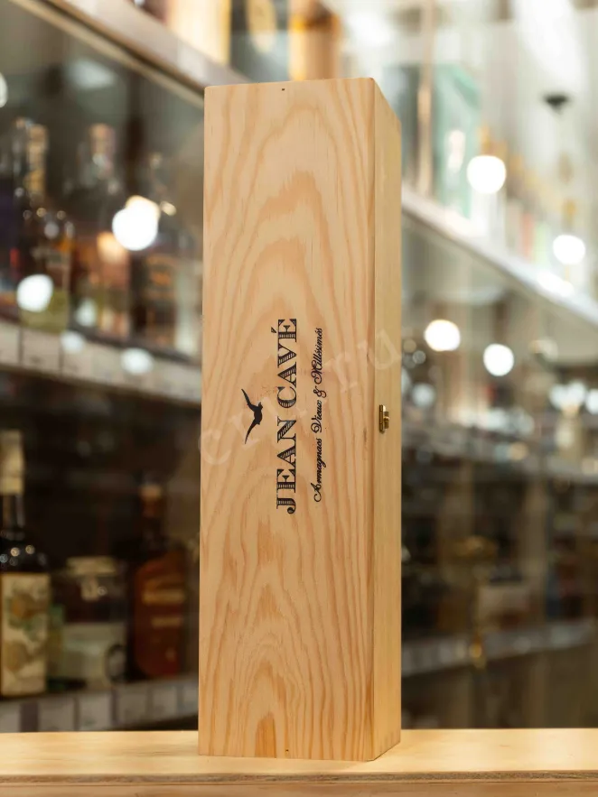 В магазине Крю Профи Jean Cave Vieil Armagnac wooden box 1982 0.7 л