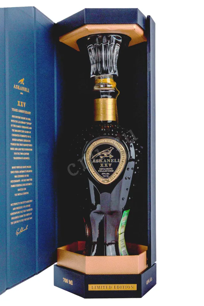 В подарочной коробке Askaneli 25 years old gift box 1998 0.7 л