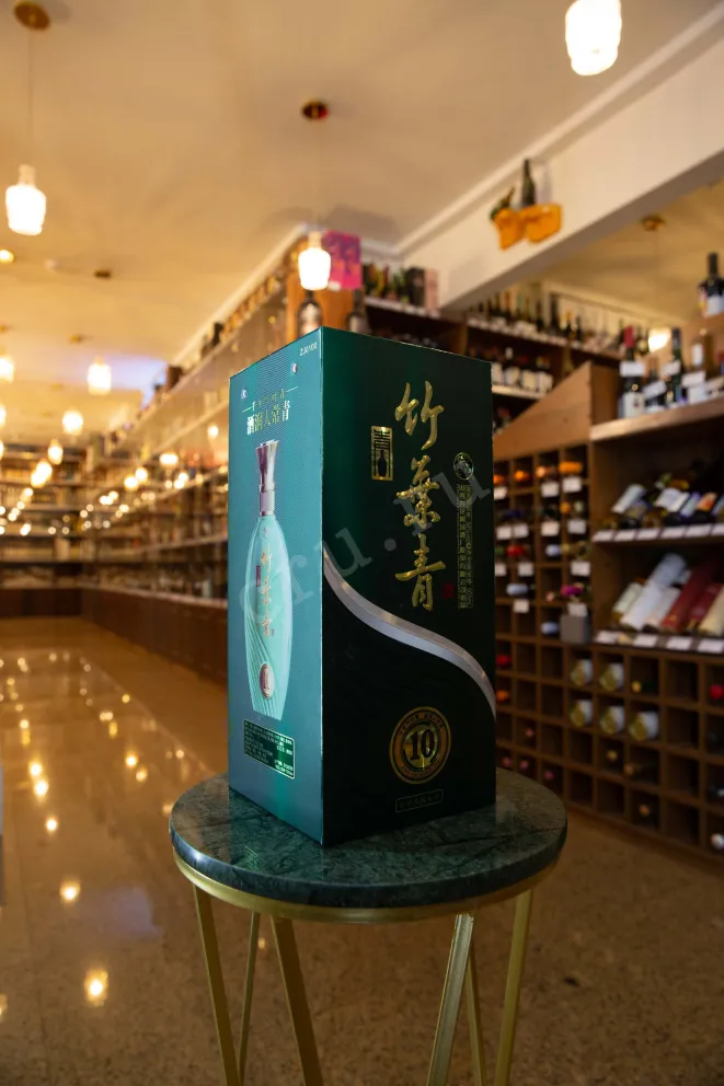 В магазине Крю Профи Fenjiu Чуецин Цзю Цинцы 10 in gift box 0.5 л