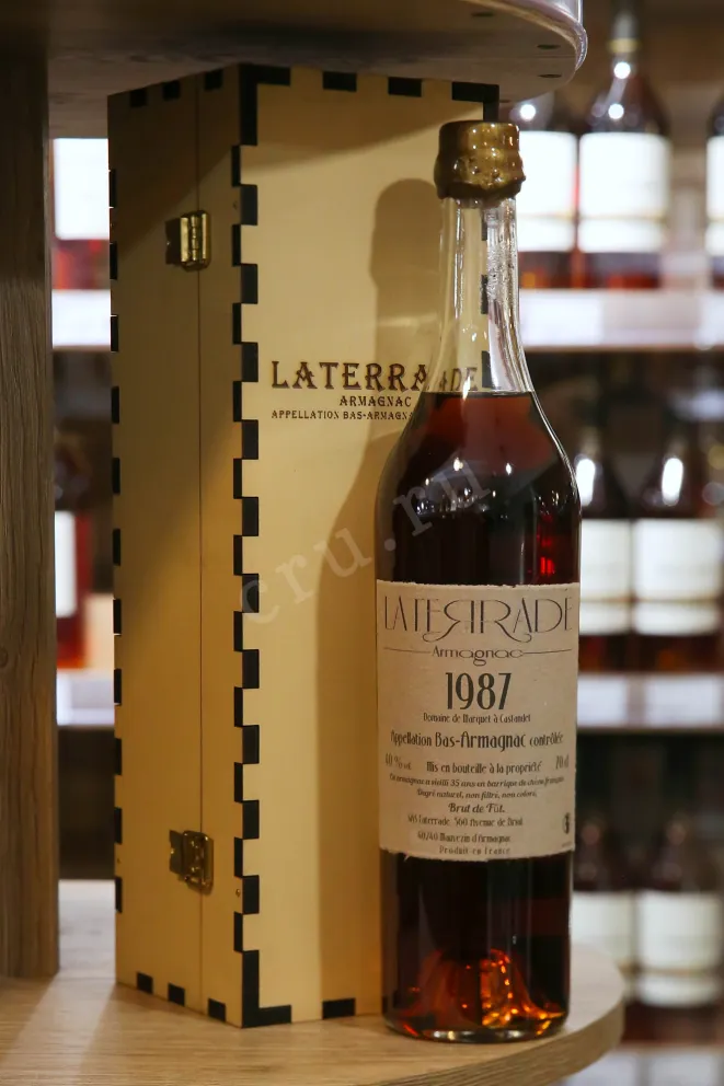 В магазине Крю Профи Laterrade Domaine de Marquet Bas-Armagnac in wooden box 1987 0.7 л